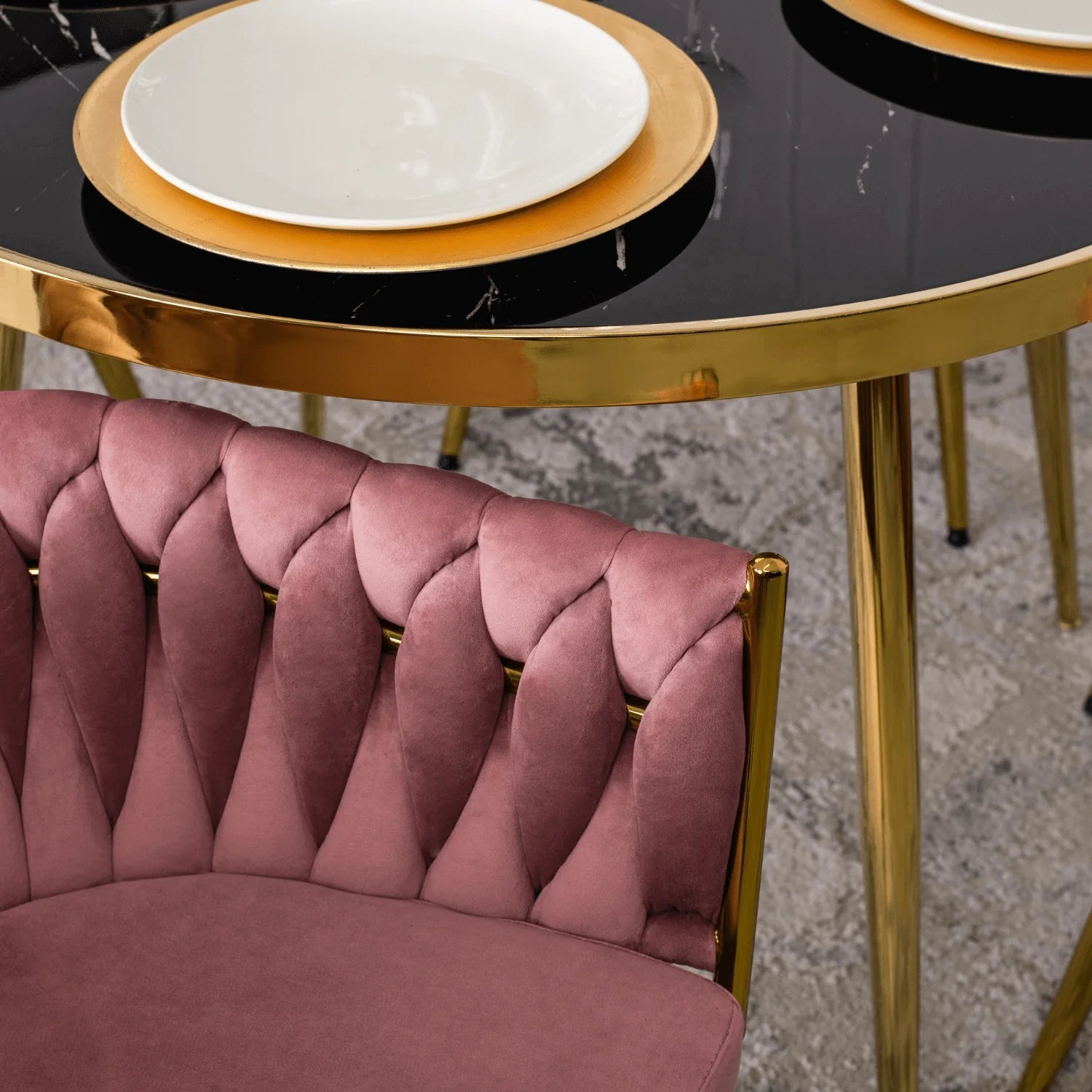 Elite CAPRI Pink Veloursstuhl – Ein Hauch von Luxus und Eleganz