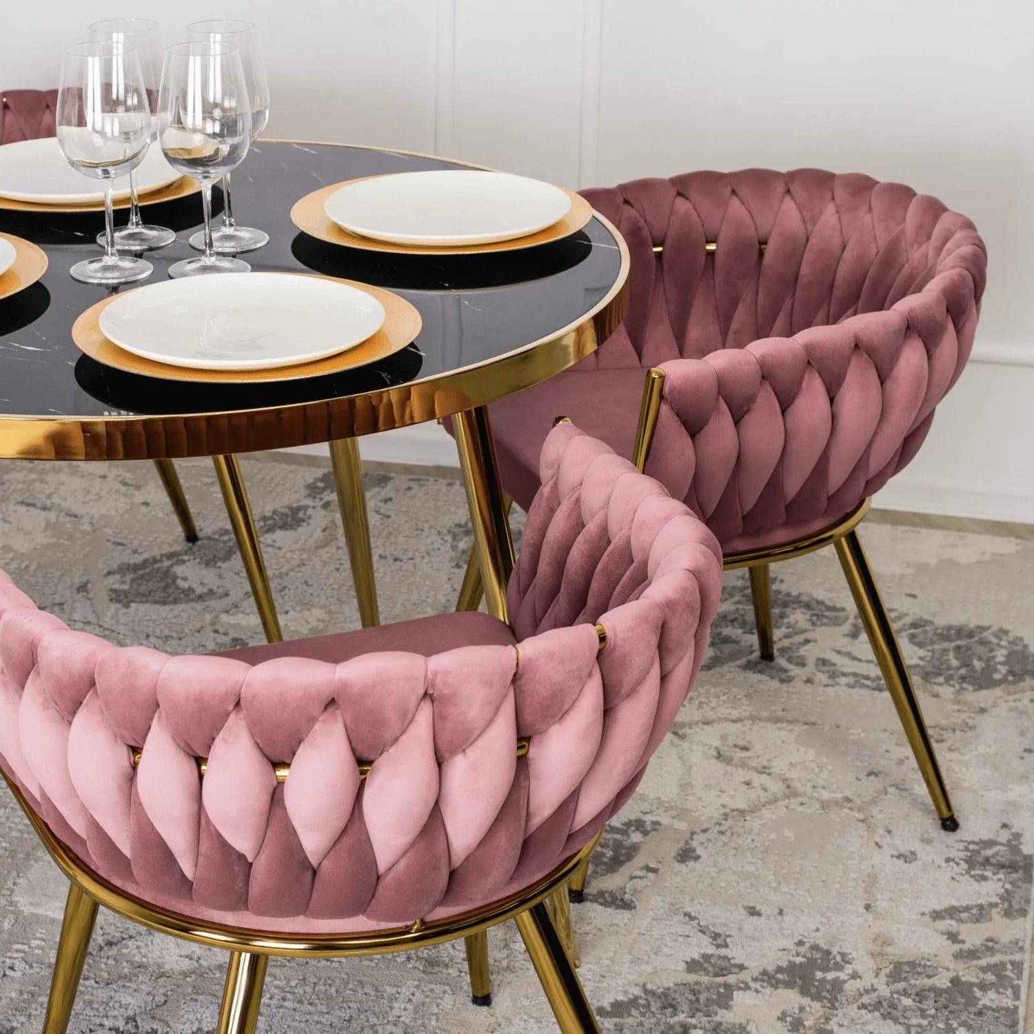 Elite CAPRI Pink Veloursstuhl – Ein Hauch von Luxus und Eleganz