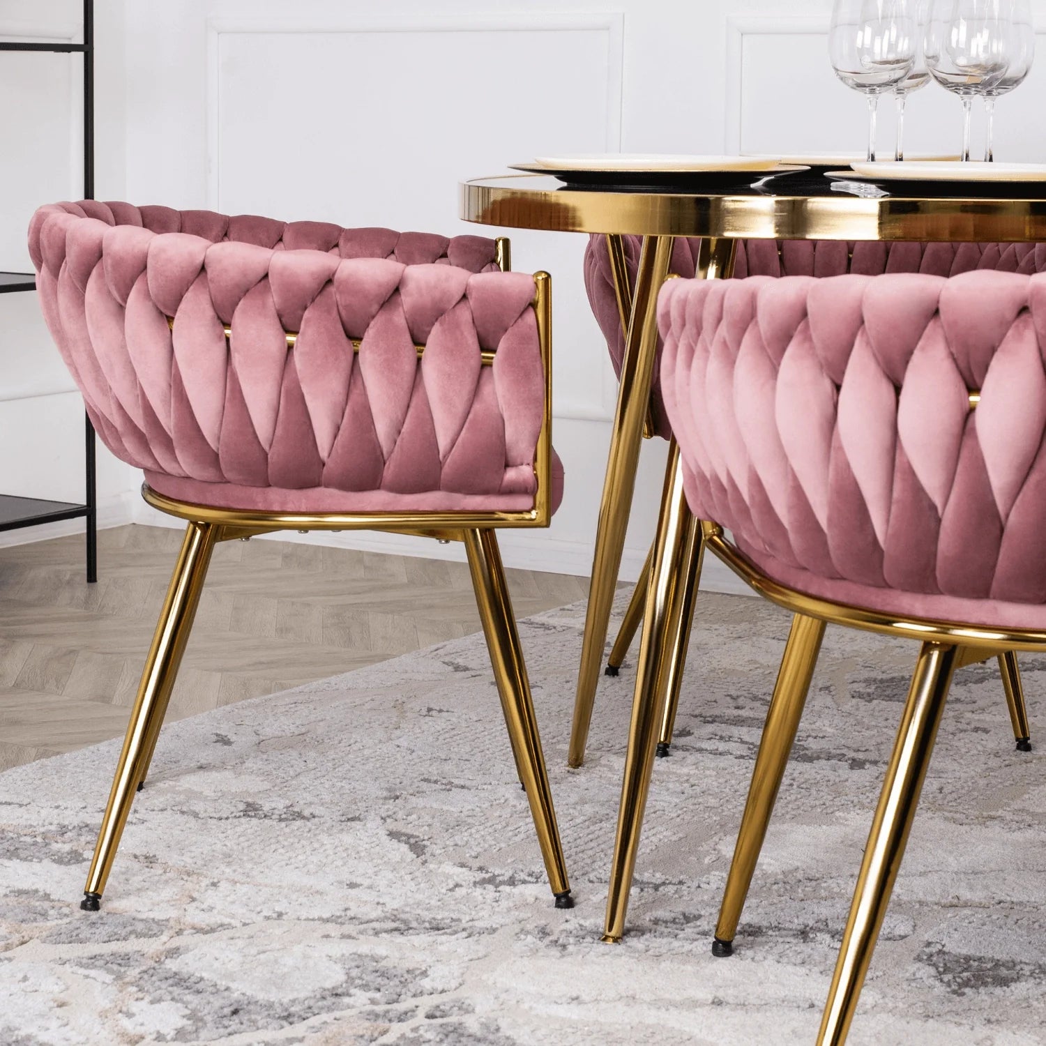 Elite CAPRI Pink Veloursstuhl – Ein Hauch von Luxus und Eleganz