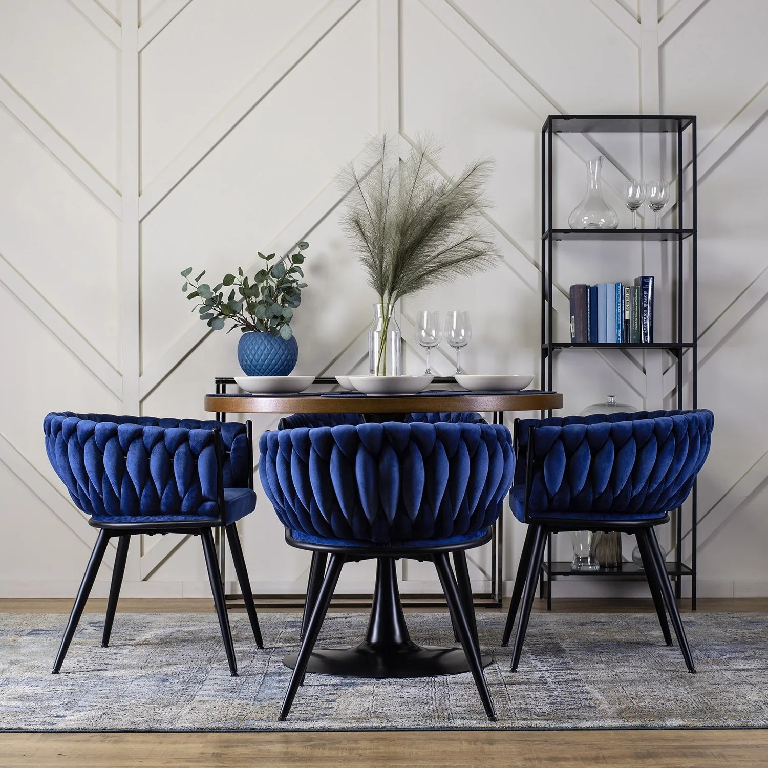 Marineblauer Samtsessel Elite EMPOLI – Luxuriöser Komfort und moderne Eleganz