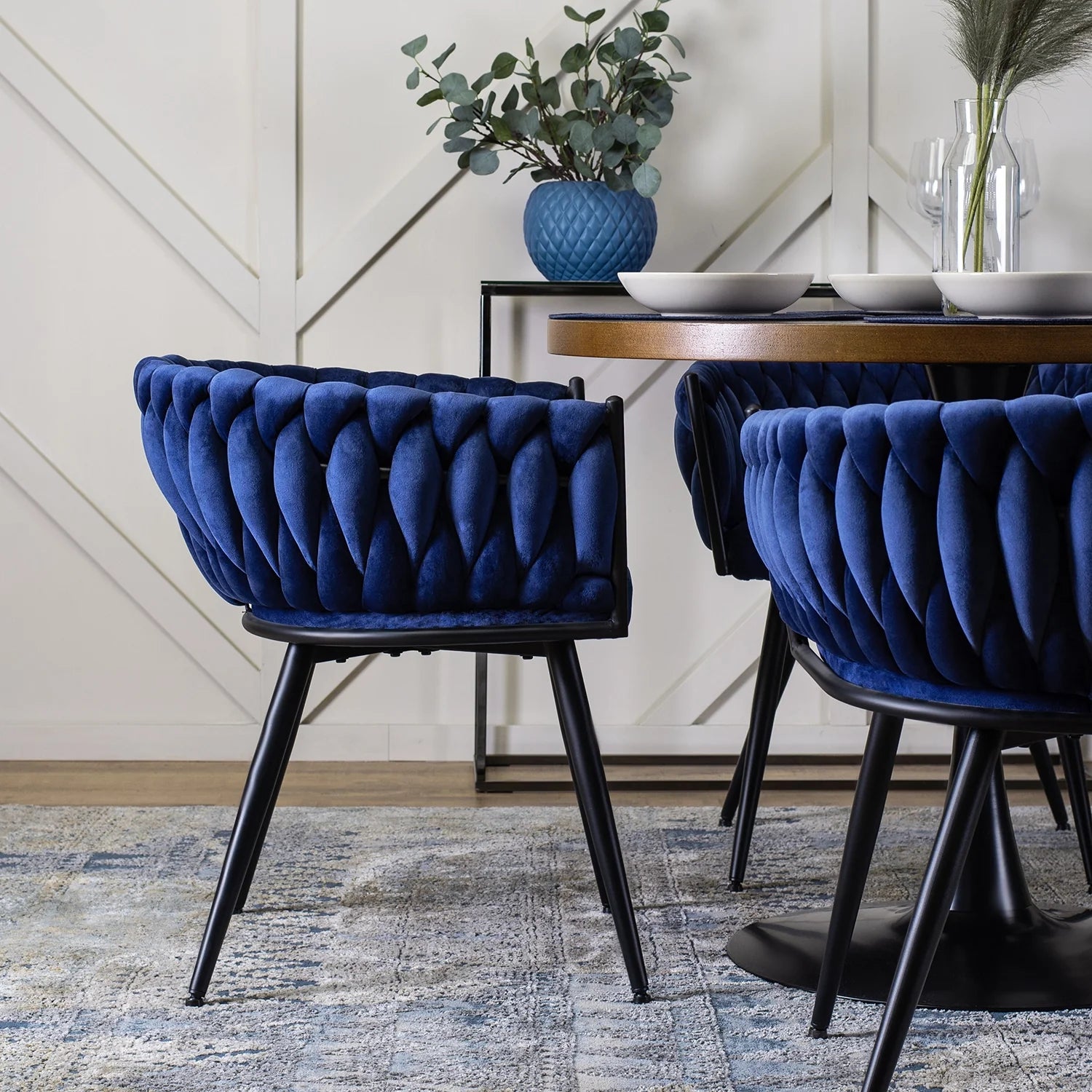 Marineblauer Samtsessel Elite EMPOLI – Luxuriöser Komfort und moderne Eleganz