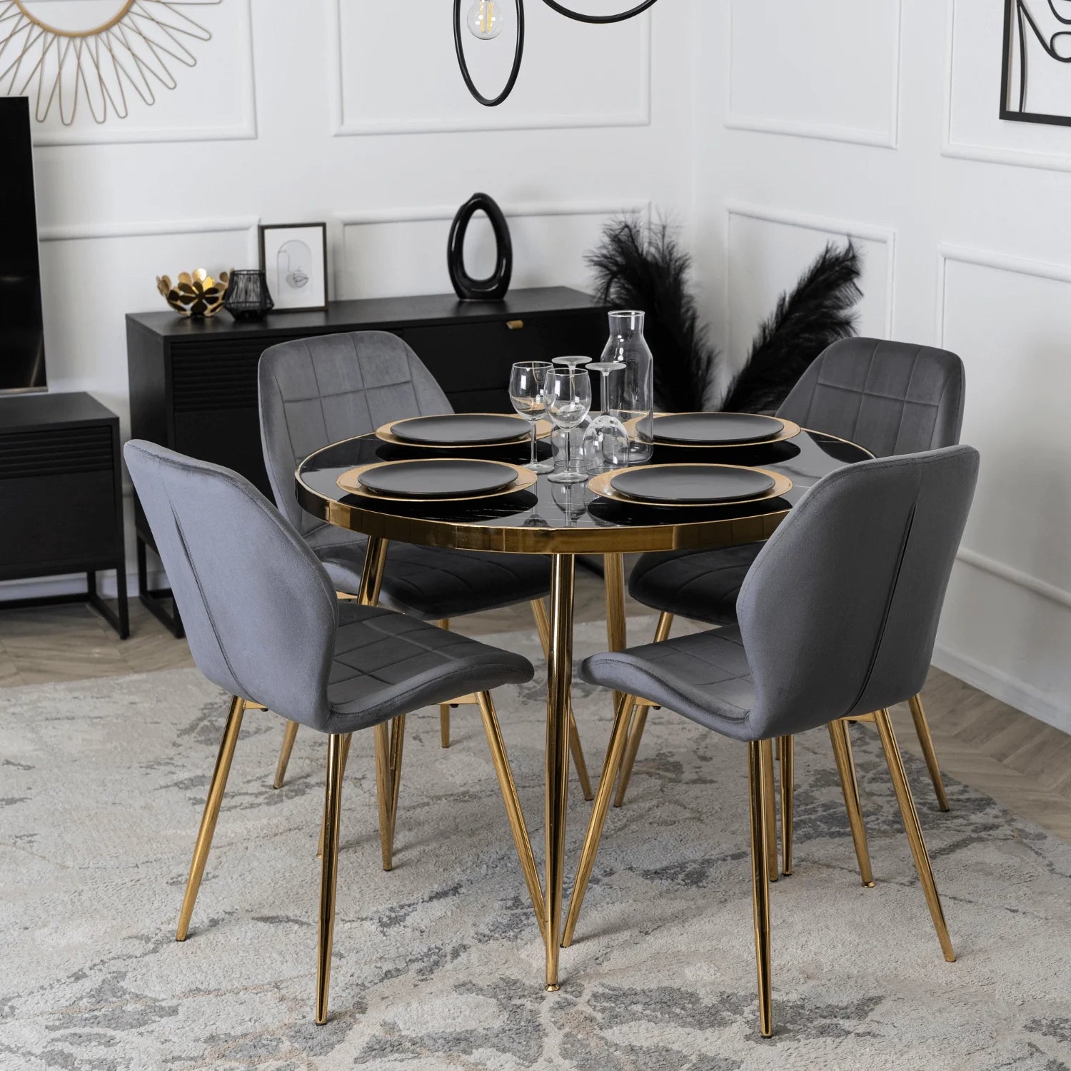 Elite IRYS Grauer Veloursstuhl mit goldenen Beinen – Eine Mischung aus Eleganz und Modernität