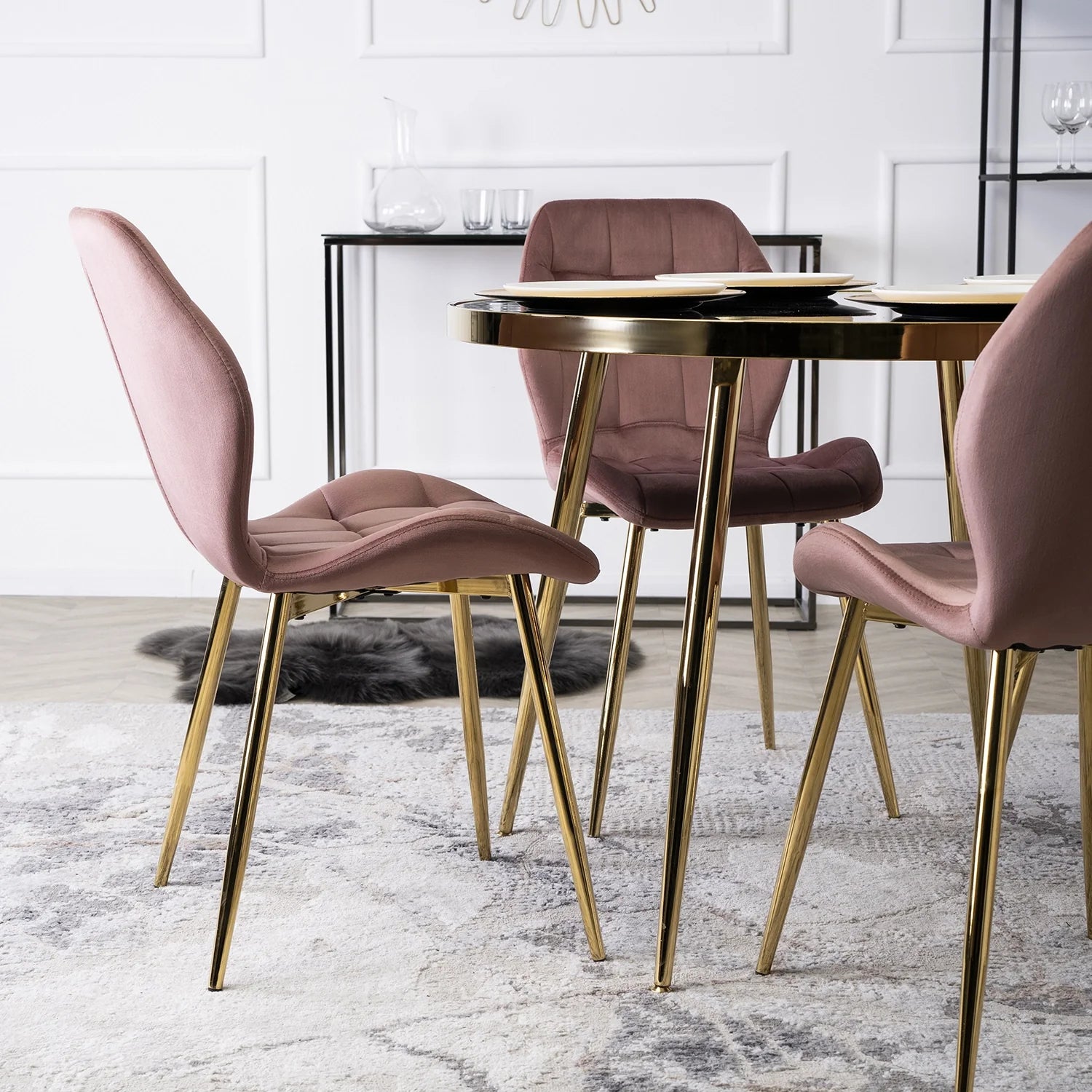 Elite LUCKY Pink Velvet Chair – A Statement of Elegance & Comfort