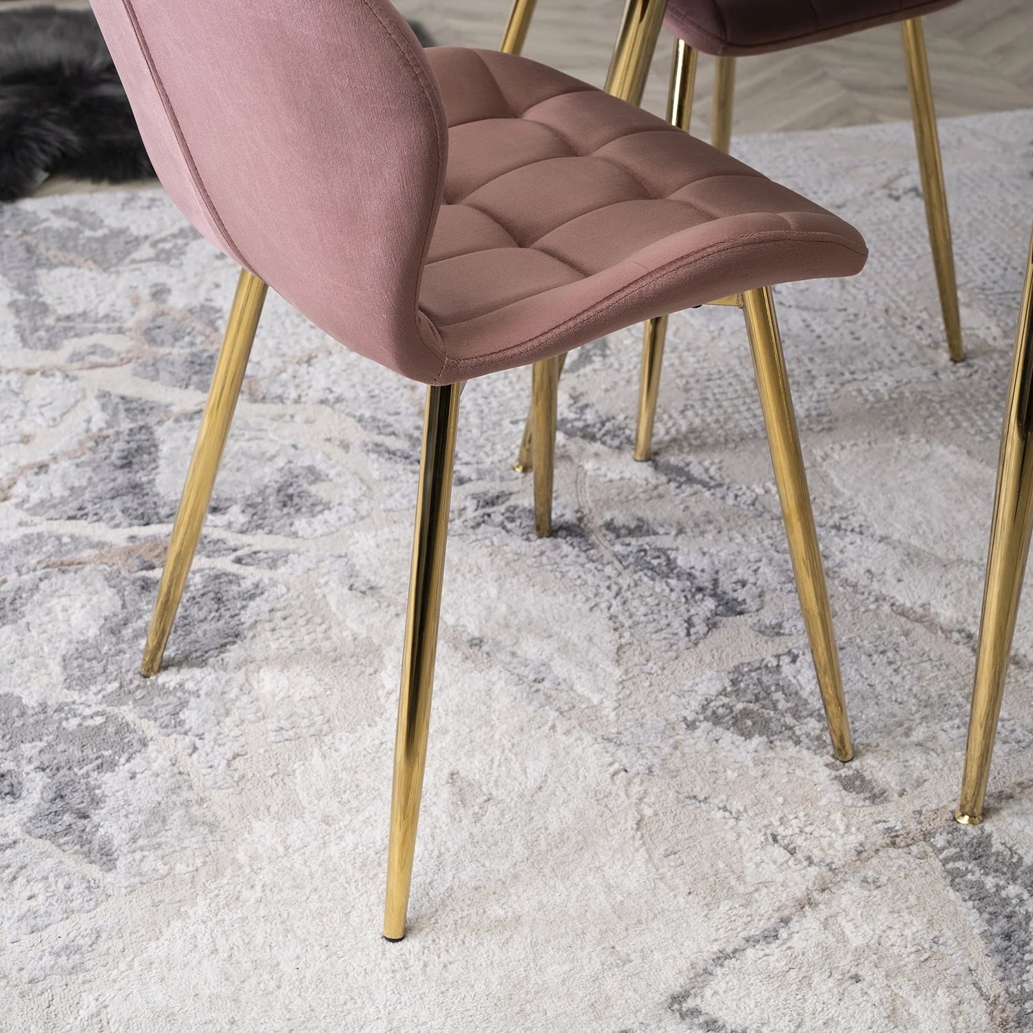 Elite LUCKY Pink Velvet Chair – A Statement of Elegance & Comfort