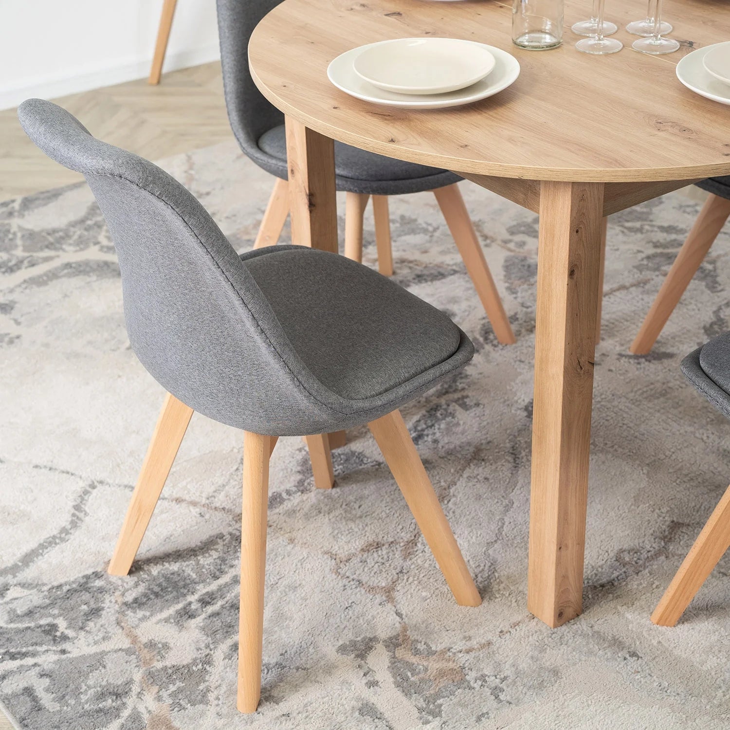 Elite NEVEL Grauer Stuhl – Minimalistischer Komfort und Stil