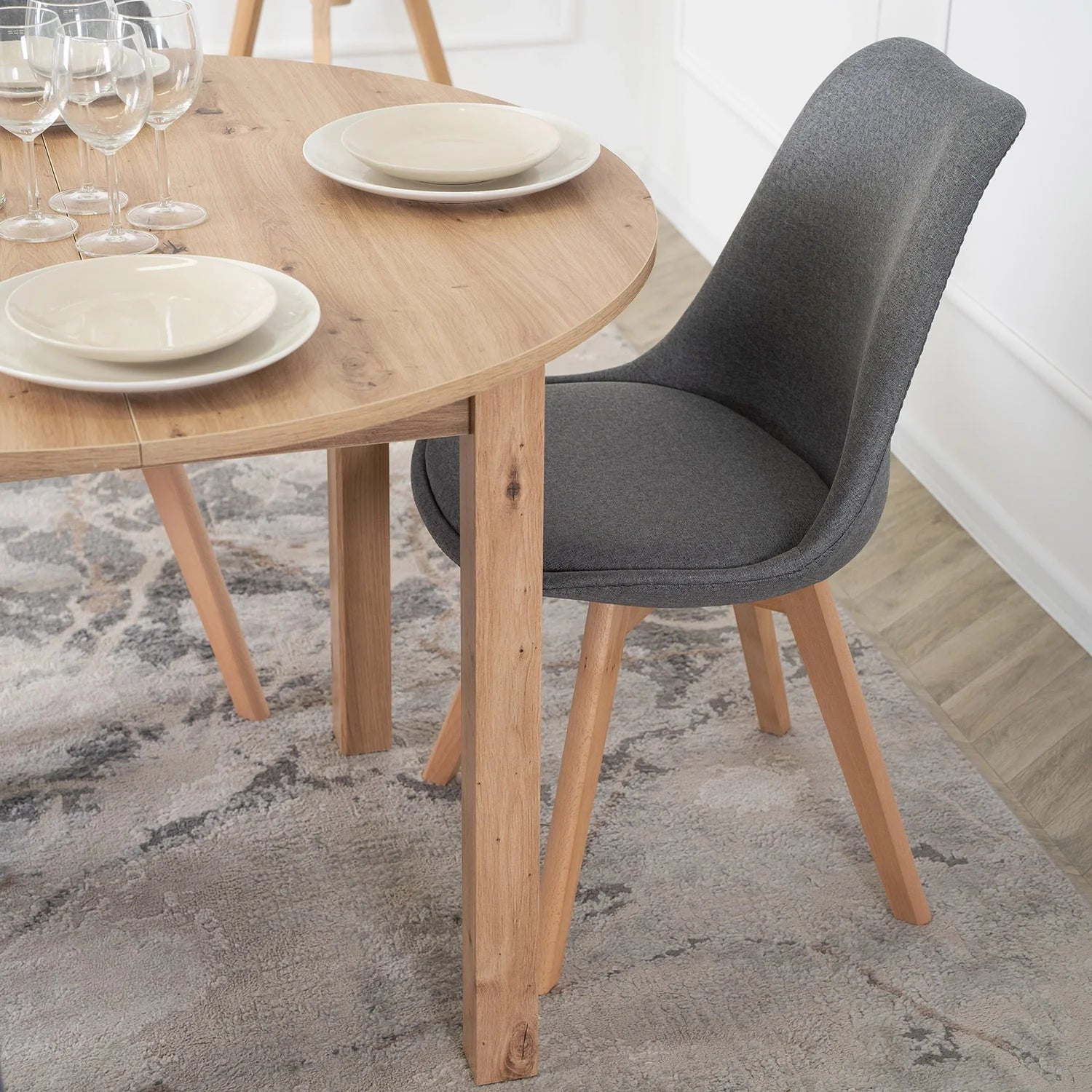 Elite NEVEL Grauer Stuhl – Minimalistischer Komfort und Stil