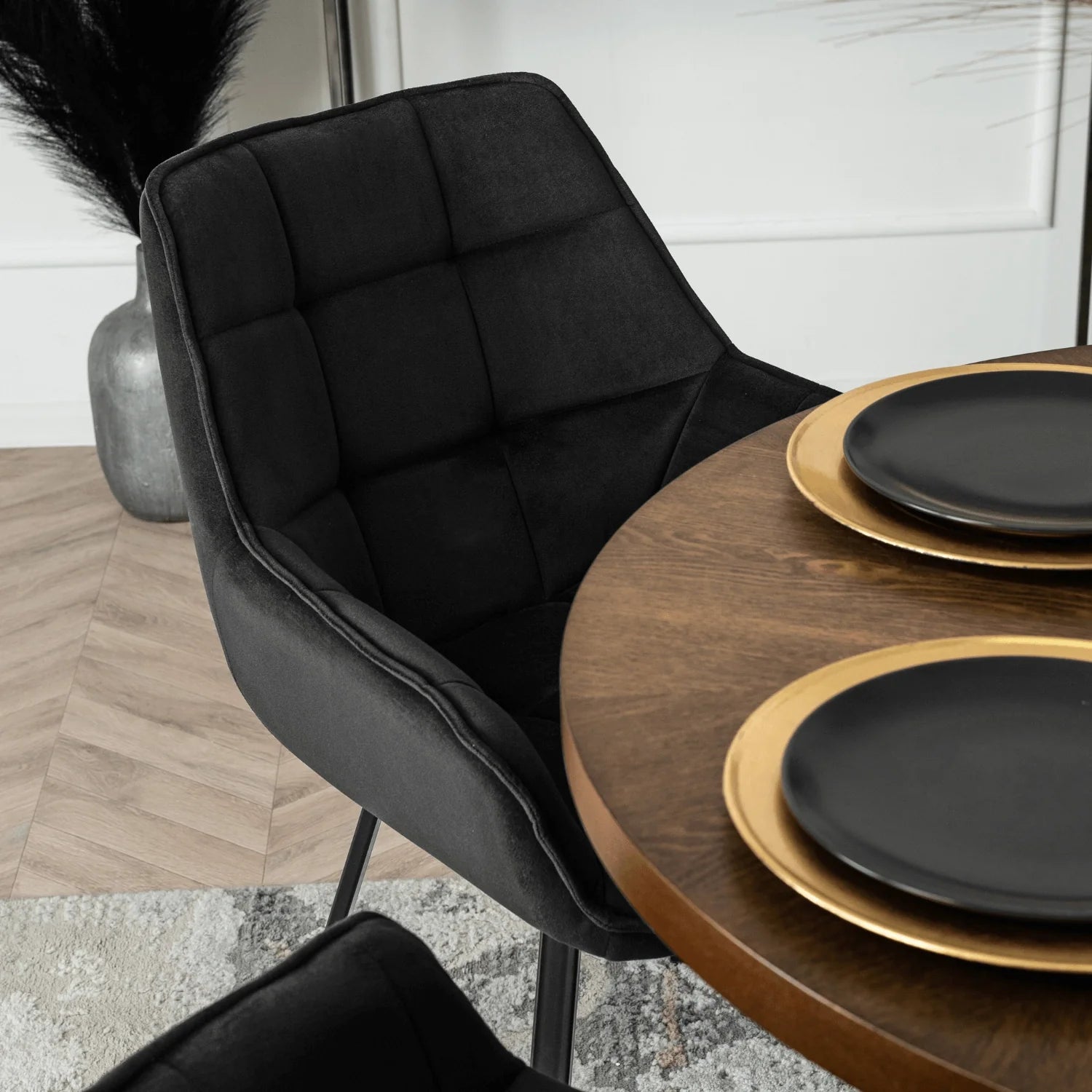 Elite LUNA Black Velvet Swivel Chair – Modern Comfort & Style