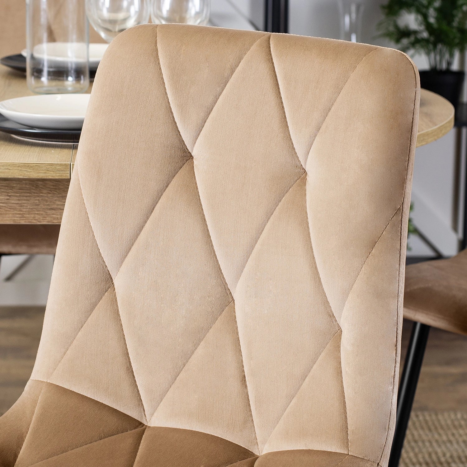 Elite ROBIN Beige Velvet Chair – A Timeless Blend of Elegance and Comfort