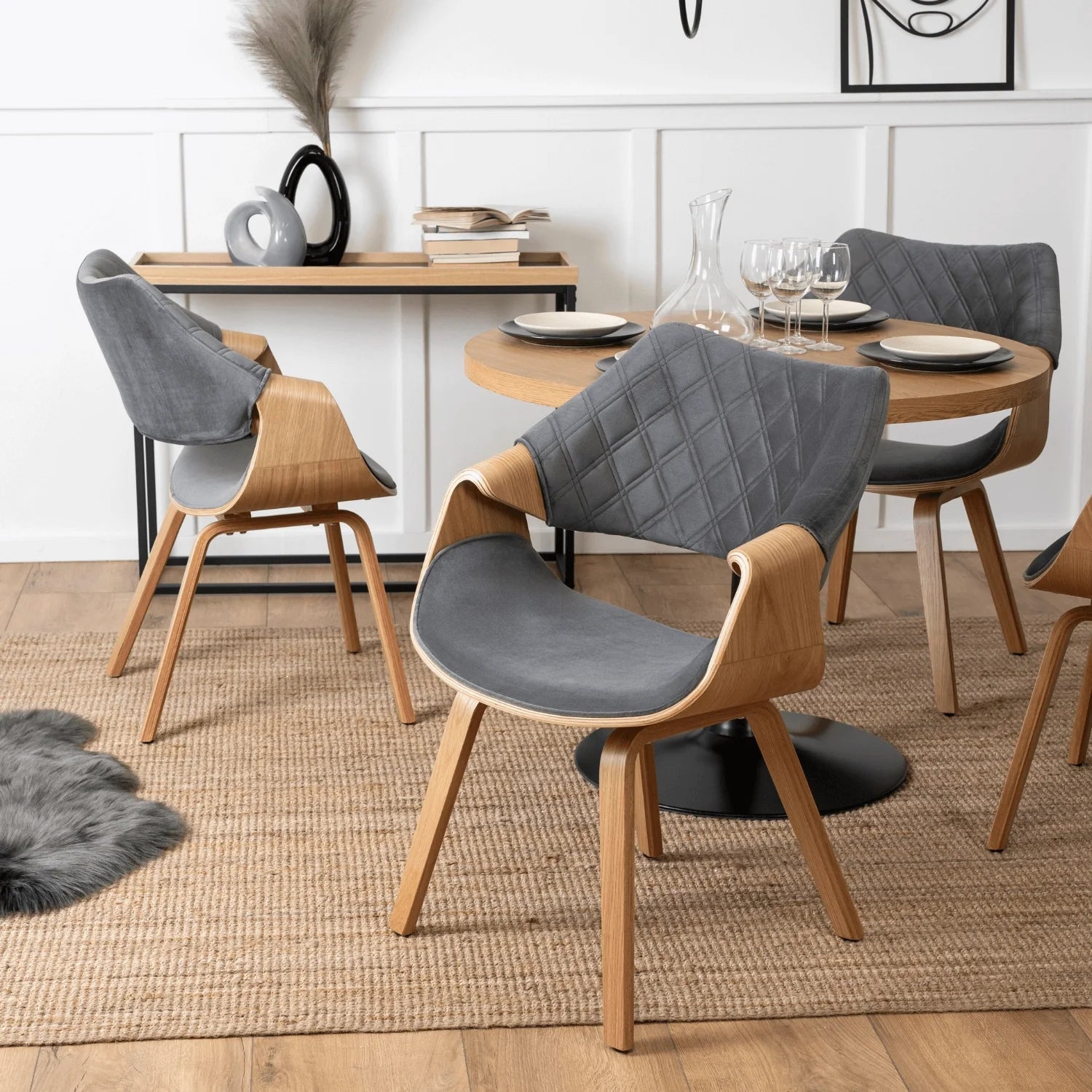 Elite LUISE Gray Velvet Chair – A Stylish Blend of Comfort and Elegance