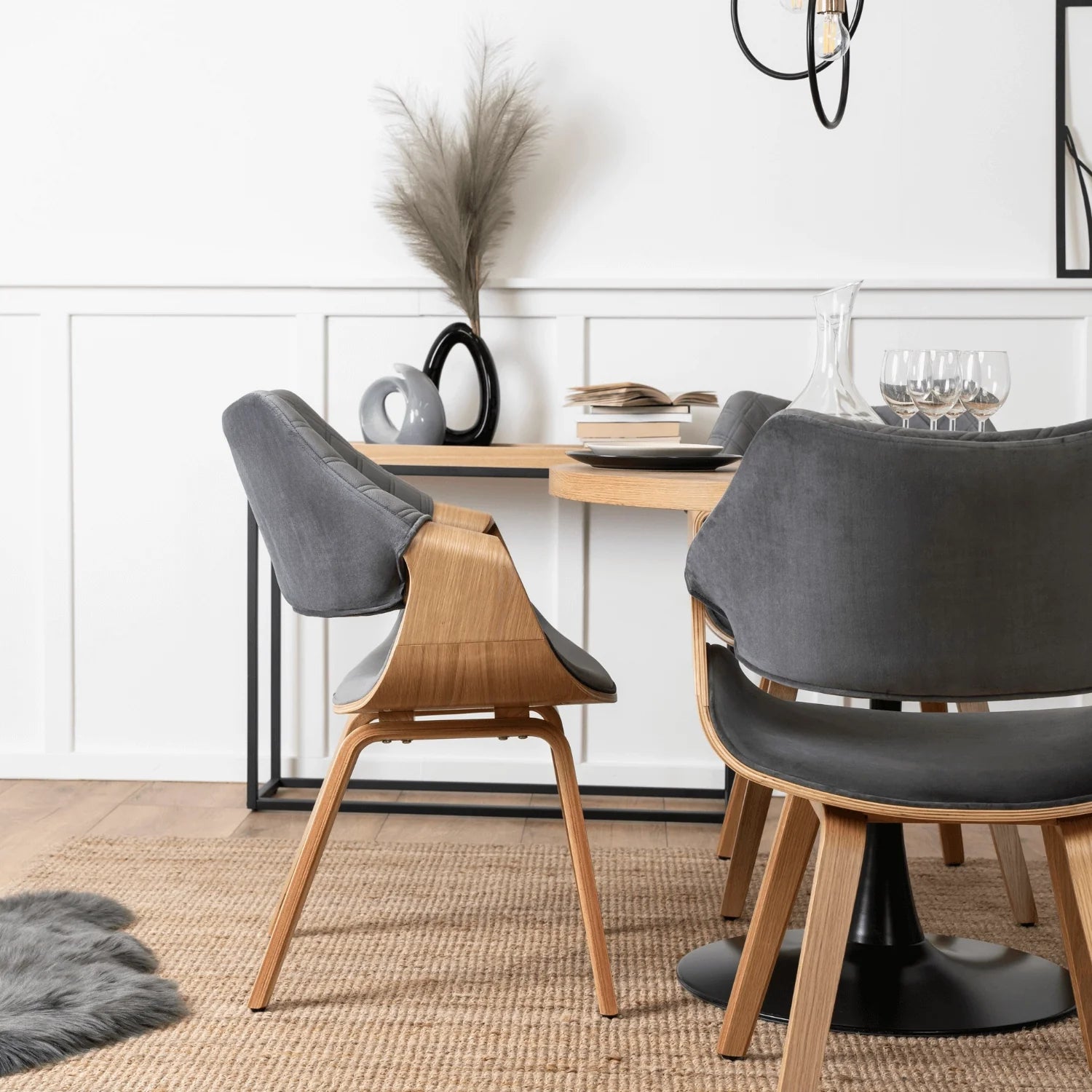 Elite LUISE Gray Velvet Chair – A Stylish Blend of Comfort and Elegance