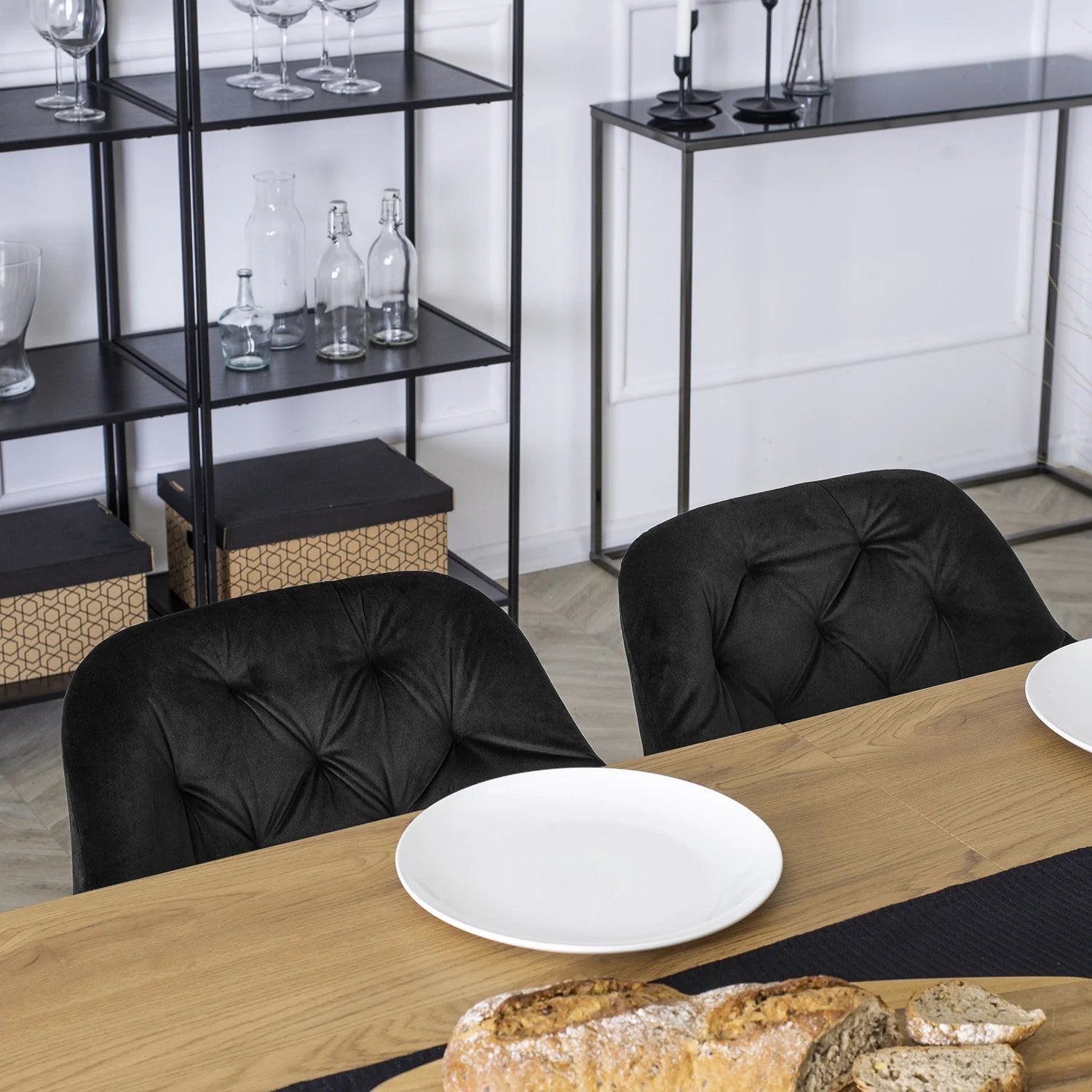 Elite VIKI Schwarzer Samtstuhl – Moderne Eleganz und höchster Komfort