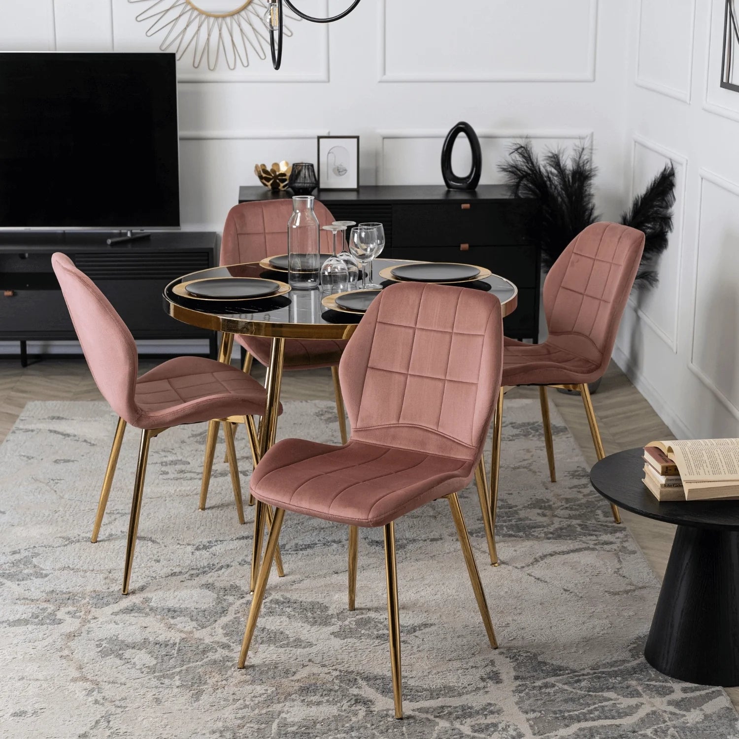 Elite TINGA Esszimmergarnitur – 100 cm schwarzer/goldener Tisch und 4 IRYS rosa Stühle
